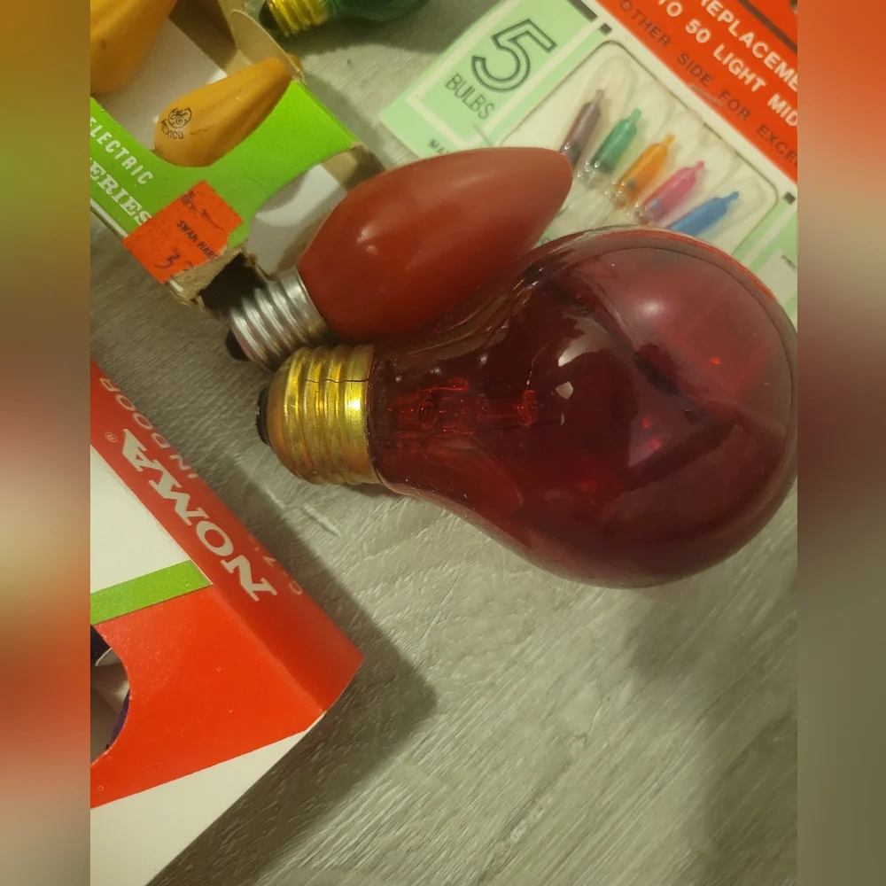 Variety of 27 vintage light bulbs some in origional packaging